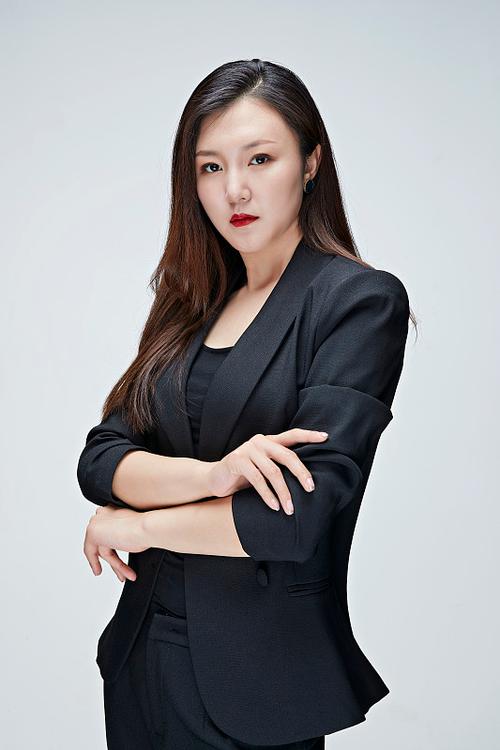 钟亮 视觉与舞美负责人